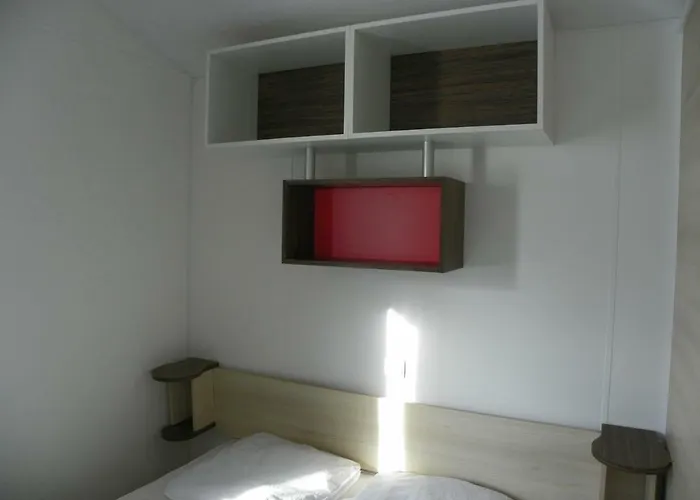 キャンプ場 Paradis Le Rocher De La Granelle ル・ビュグ